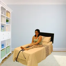 دستگیره کمکی کنار تخت خواب سالمند
